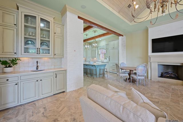 18663 Santa Maria Dr, Saint George, LA 70809