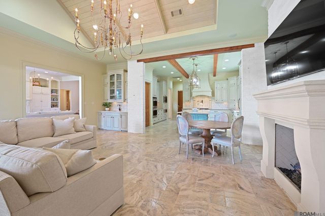 18663 Santa Maria Dr, Saint George, LA 70809