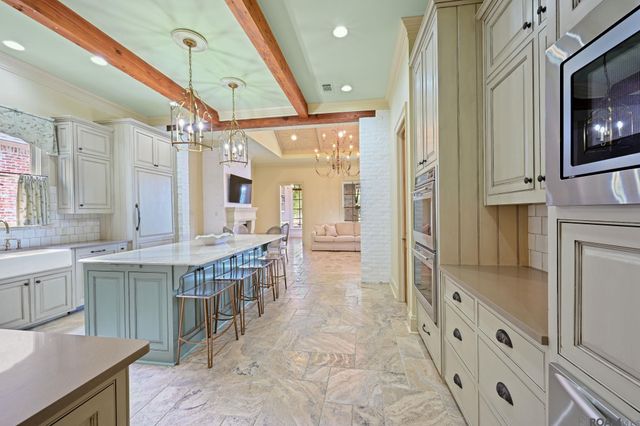 18663 Santa Maria Dr, Saint George, LA 70809