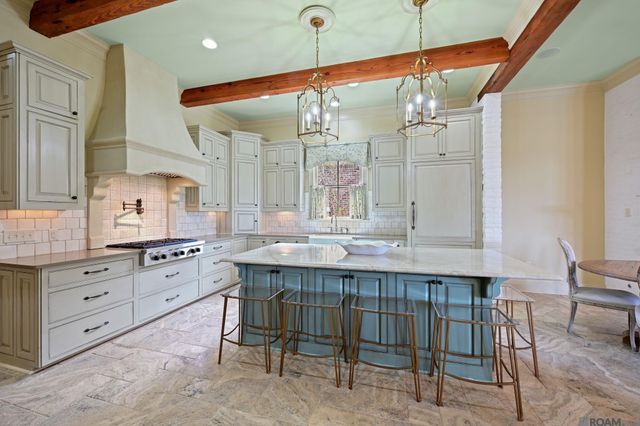 18663 Santa Maria Dr, Saint George, LA 70809