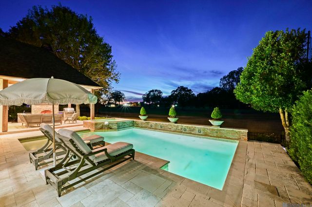 18663 Santa Maria Dr, Saint George, LA 70809