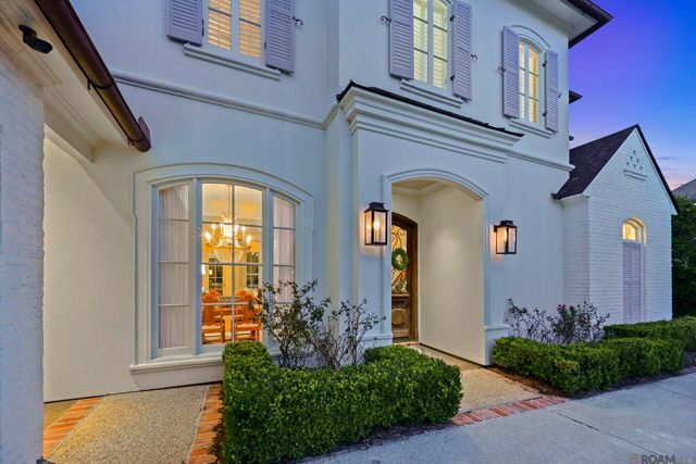 18663 Santa Maria Dr, Saint George, LA 70809