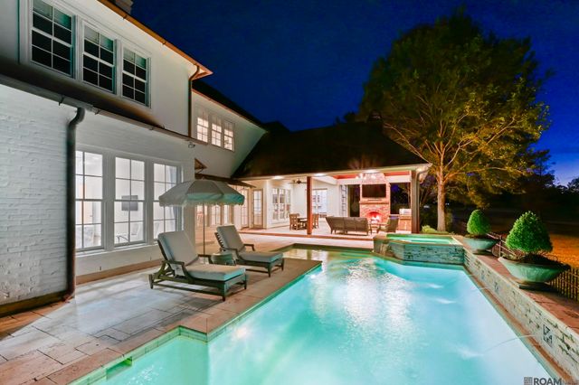 18663 Santa Maria Dr, Saint George, LA 70809