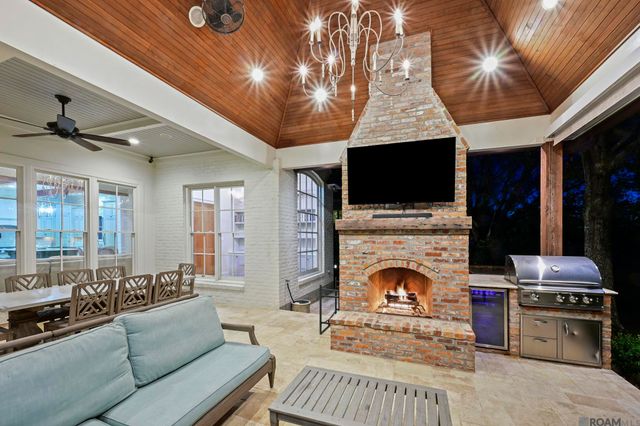 18663 Santa Maria Dr, Saint George, LA 70809