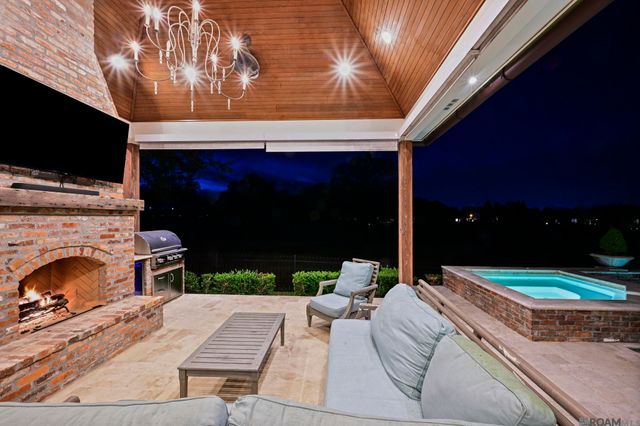 18663 Santa Maria Dr, Saint George, LA 70809