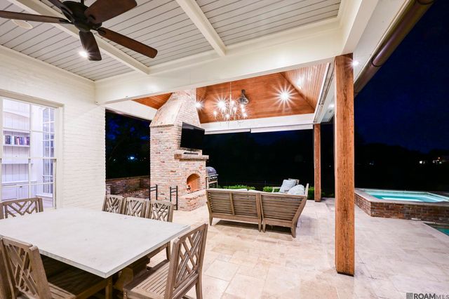 18663 Santa Maria Dr, Saint George, LA 70809