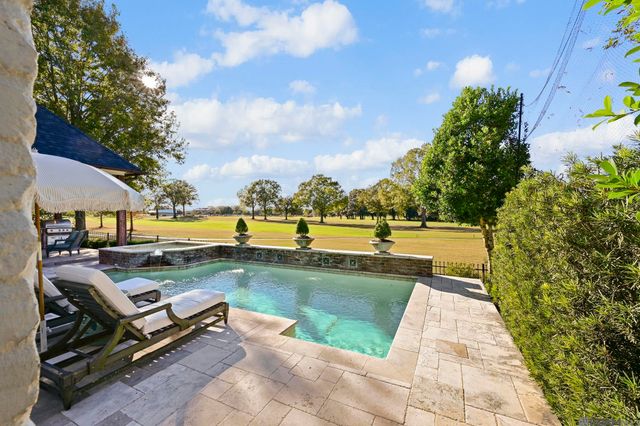 18663 Santa Maria Dr, Saint George, LA 70809