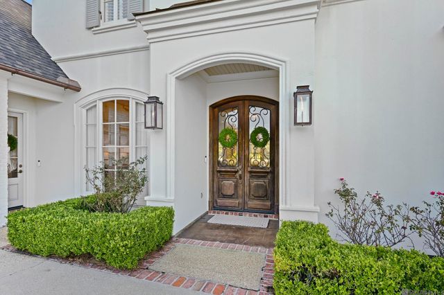 18663 Santa Maria Dr, Saint George, LA 70809