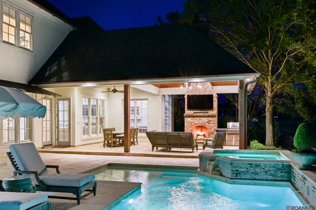 18663 Santa Maria Dr, Saint George, LA 70809