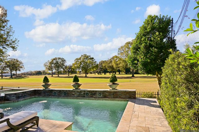 18663 Santa Maria Dr, Saint George, LA 70809