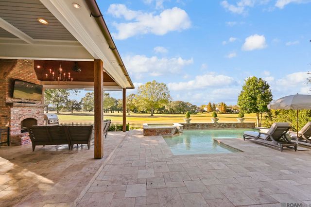 18663 Santa Maria Dr, Saint George, LA 70809