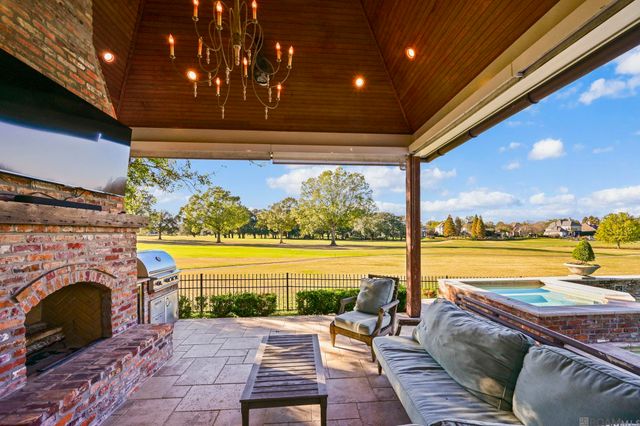 18663 Santa Maria Dr, Saint George, LA 70809