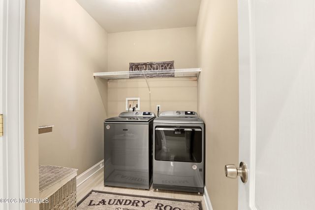 1787 Kathleen Court, Toms River, NJ 08755