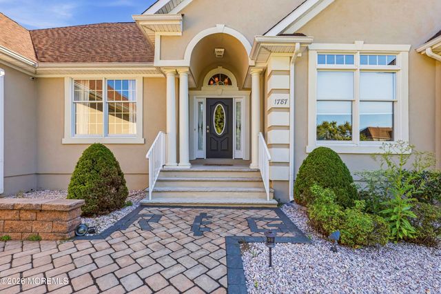 1787 Kathleen Court, Toms River, NJ 08755