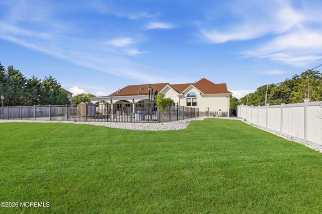 1787 Kathleen Court, Toms River, NJ 08755