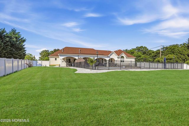 1787 Kathleen Court, Toms River, NJ 08755