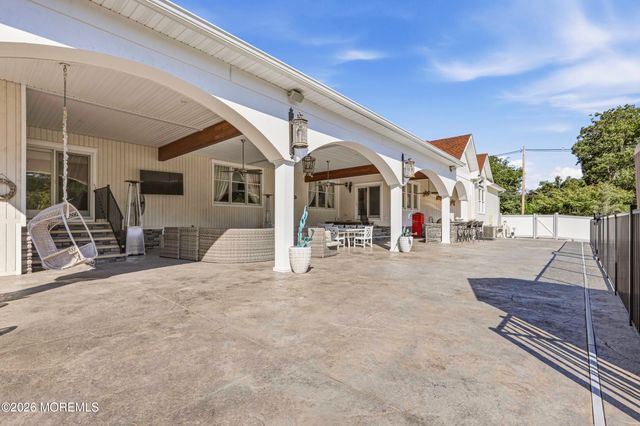 1787 Kathleen Court, Toms River, NJ 08755
