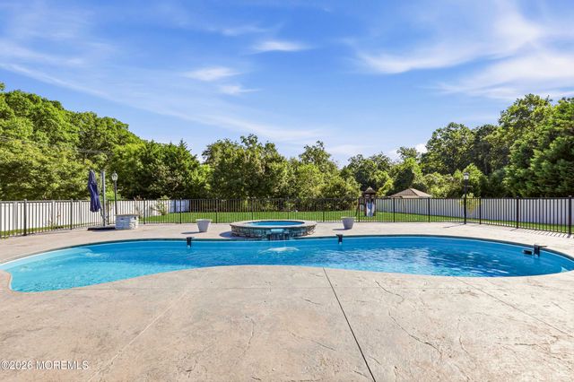 1787 Kathleen Court, Toms River, NJ 08755