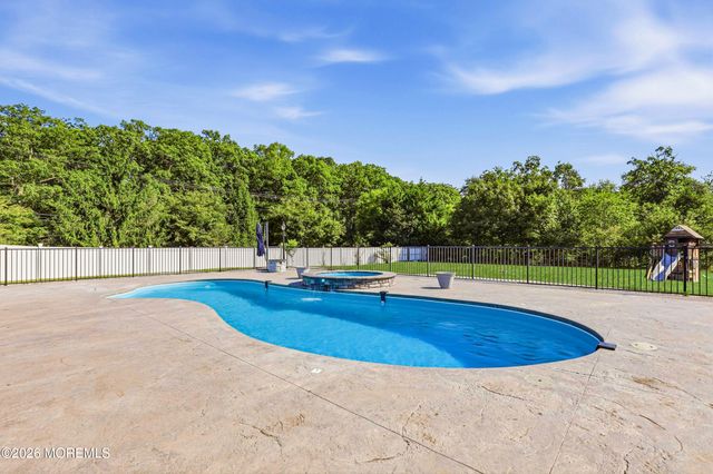 1787 Kathleen Court, Toms River, NJ 08755