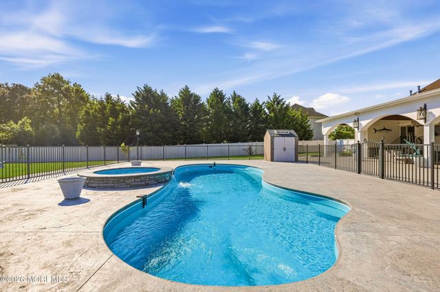 1787 Kathleen Court, Toms River, NJ 08755