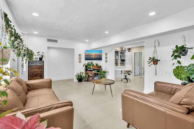 721 FAIRWAY Drive, Plantation, FL 33317