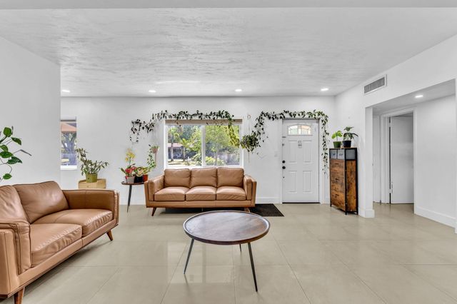 721 FAIRWAY Drive, Plantation, FL 33317