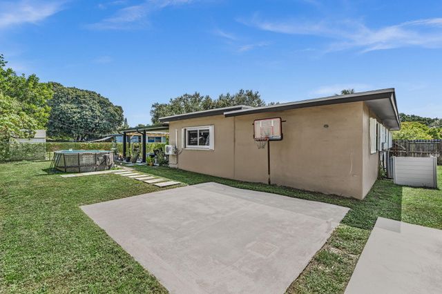 721 FAIRWAY Drive, Plantation, FL 33317