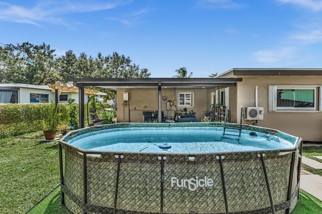 721 FAIRWAY Drive, Plantation, FL 33317