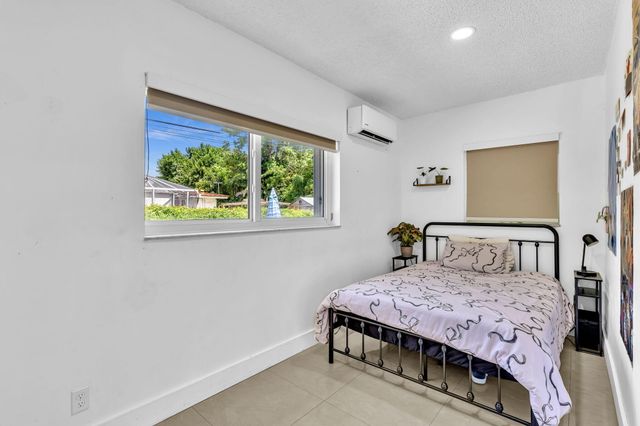 721 FAIRWAY Drive, Plantation, FL 33317