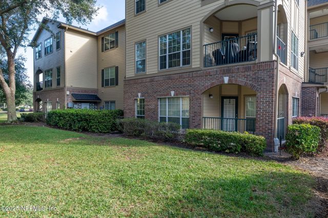 7800 POINT MEADOWS Drive 918, Jacksonville, FL 32256