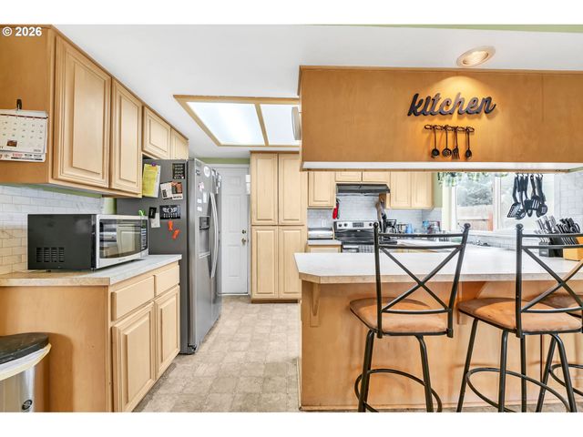 2592 CUBIT St, Eugene, OR 97402