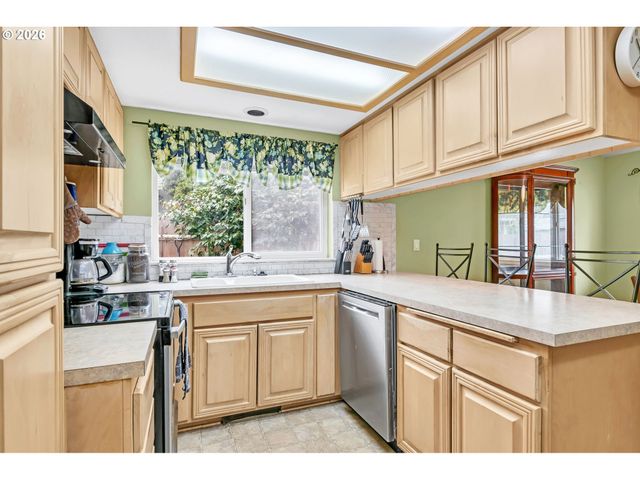 2592 CUBIT St, Eugene, OR 97402