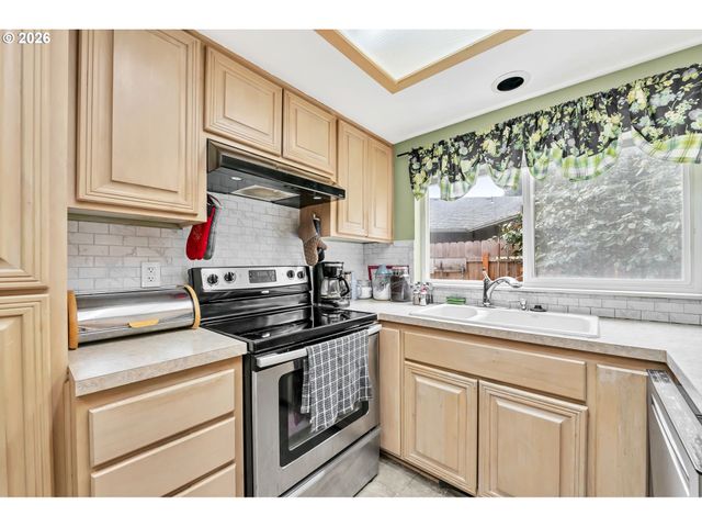 2592 CUBIT St, Eugene, OR 97402