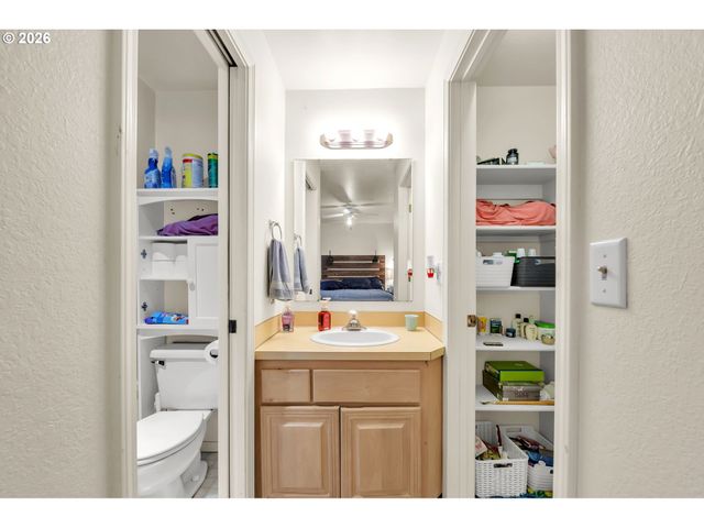 2592 CUBIT St, Eugene, OR 97402