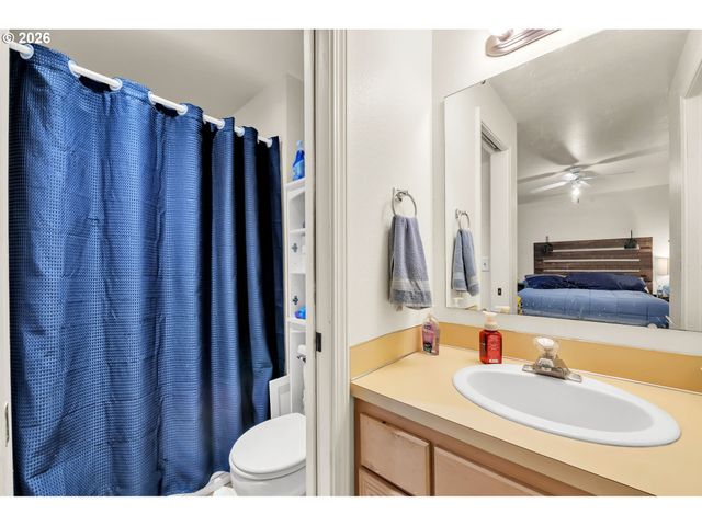 2592 CUBIT St, Eugene, OR 97402