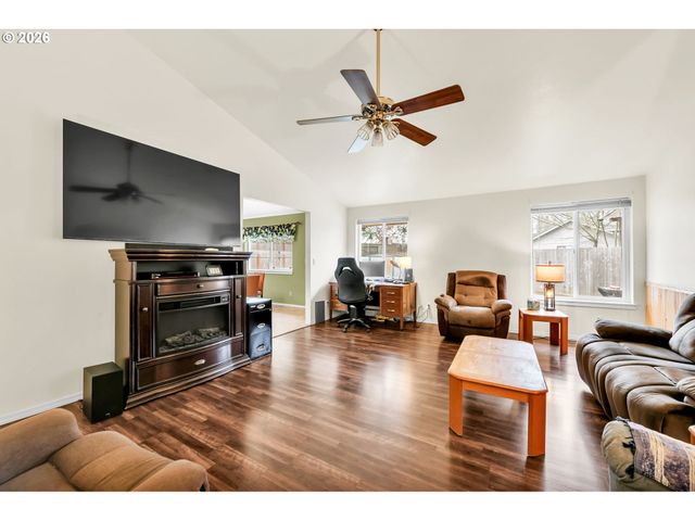 2592 CUBIT St, Eugene, OR 97402