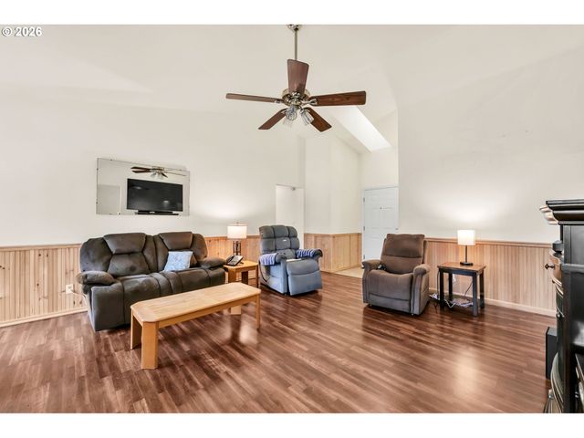 2592 CUBIT St, Eugene, OR 97402