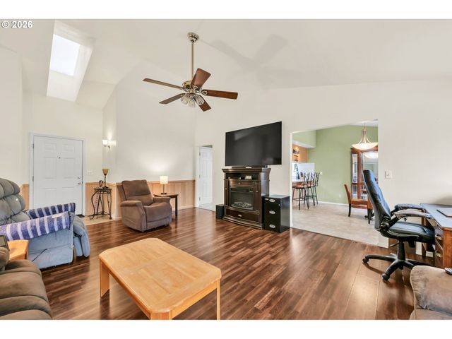 2592 CUBIT St, Eugene, OR 97402