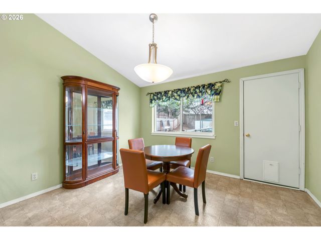 2592 CUBIT St, Eugene, OR 97402