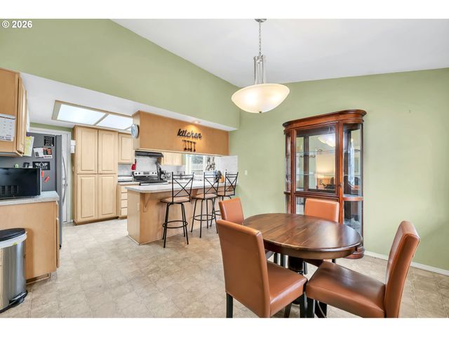 2592 CUBIT St, Eugene, OR 97402