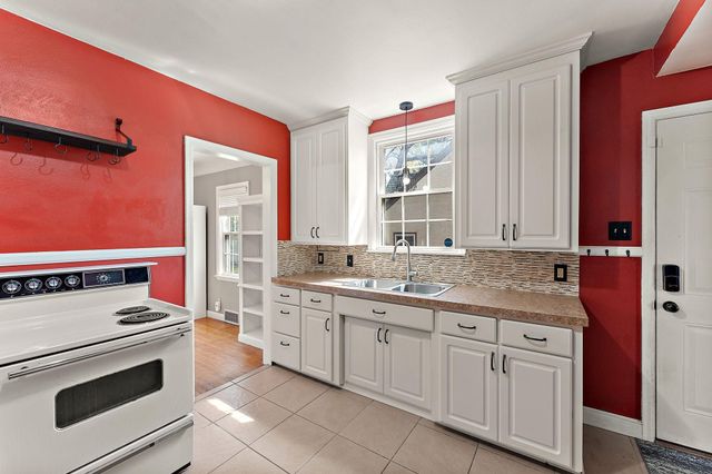1216 Jessamine Avenue E, Saint Paul, MN 55106