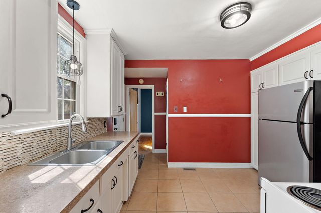 1216 Jessamine Avenue E, Saint Paul, MN 55106