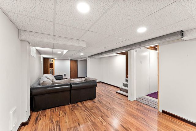 1216 Jessamine Avenue E, Saint Paul, MN 55106