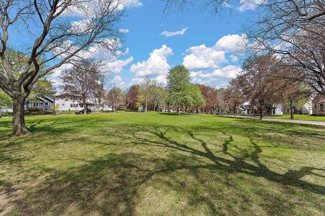 1216 Jessamine Avenue E, Saint Paul, MN 55106
