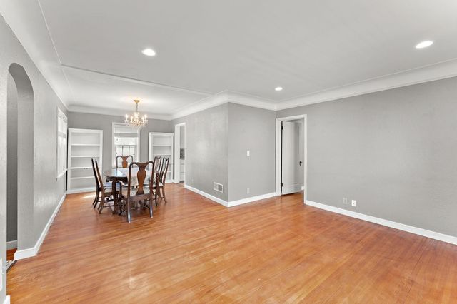 1216 Jessamine Avenue E, Saint Paul, MN 55106
