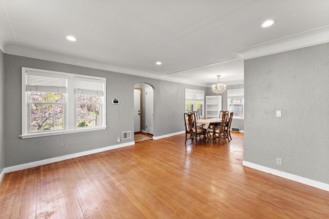 1216 Jessamine Avenue E, Saint Paul, MN 55106