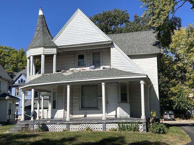 109 E Chamberlin Street, Dixon, IL 61021