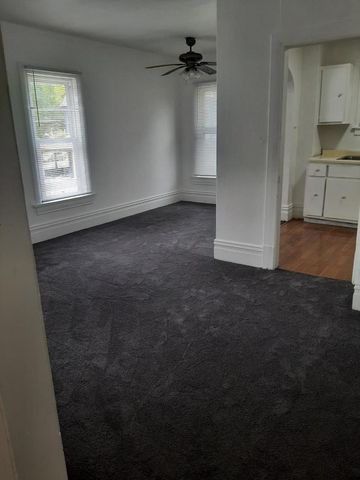 109 E Chamberlin Street, Dixon, IL 61021