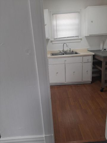 109 E Chamberlin Street, Dixon, IL 61021