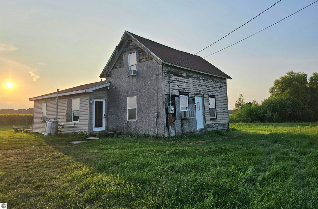 Image 1 of property listing at 11465 N Begole Road, St Louis, MI 48880